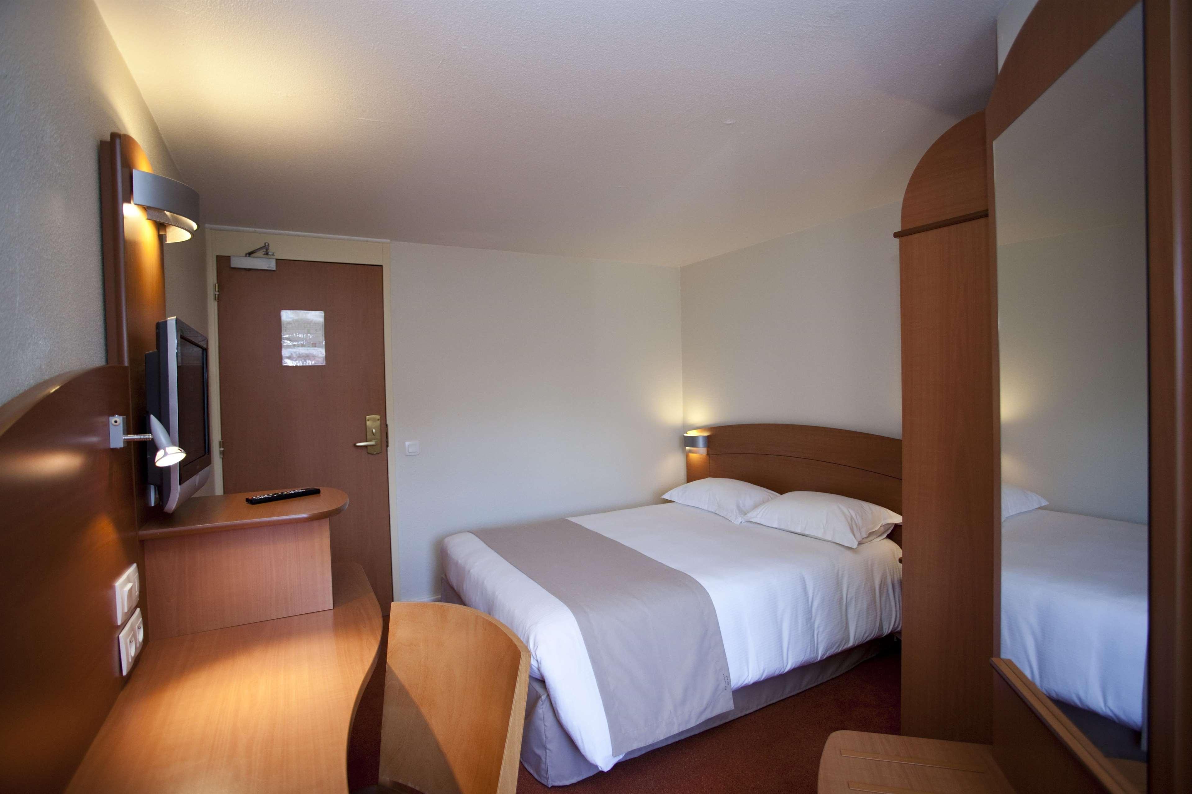 Kyriad Rennes Nord Hotel Exterior foto