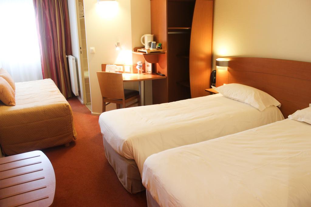 Kyriad Rennes Nord Hotel Exterior foto