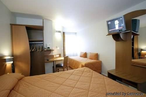 Kyriad Rennes Nord Hotel Cameră foto
